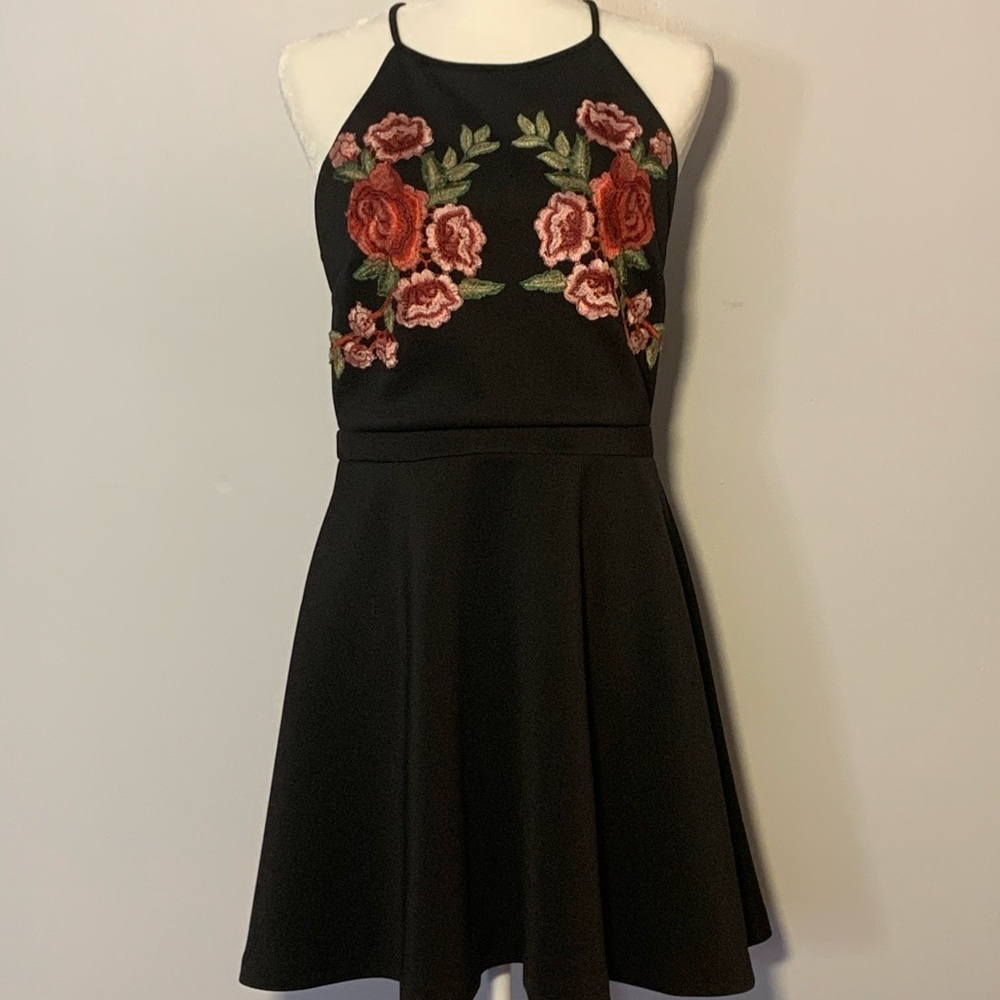 GUESS brand embroidered mini dress Size L